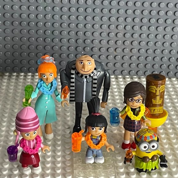 Mega Construx Despicable Me 3 Family Luau Party and Friends - Picture 7 of 8